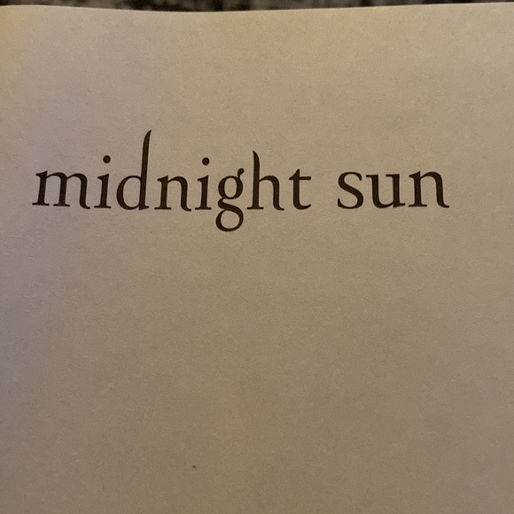 Midnight Sun by Stephenie Meyer - Picture 2 of 5